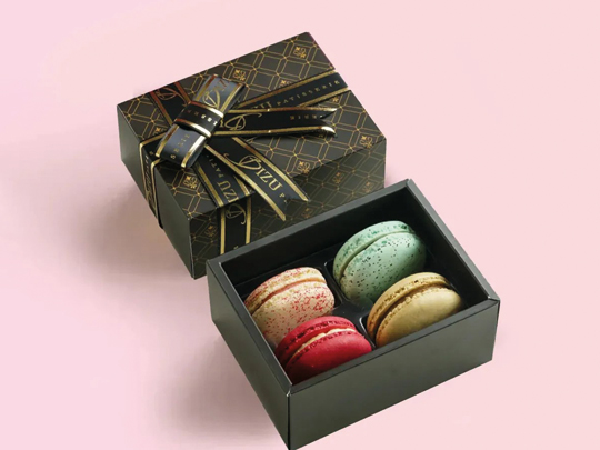 black macaron boxes