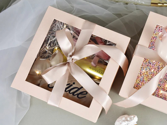 gift boxes with clear window